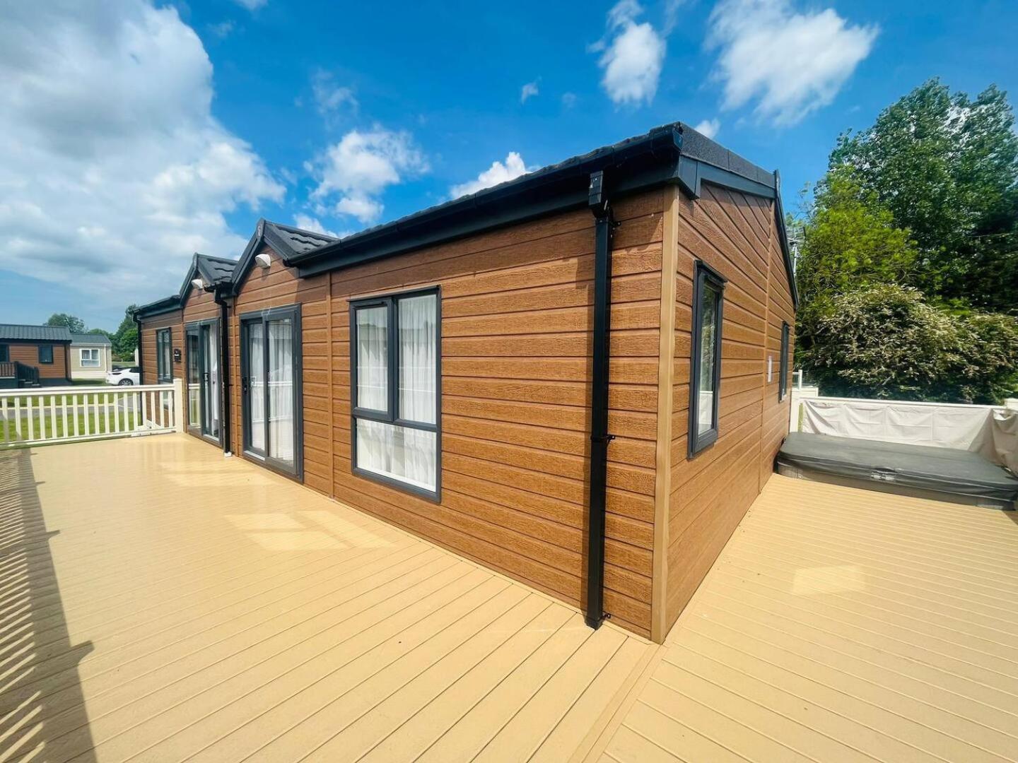 Вилла Waterside Retreat With Hot Tub Поклингтон Экстерьер фото